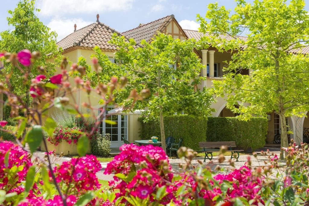 Pierre & Vacances La Residence Du Lac Monflanquin Exterior photo