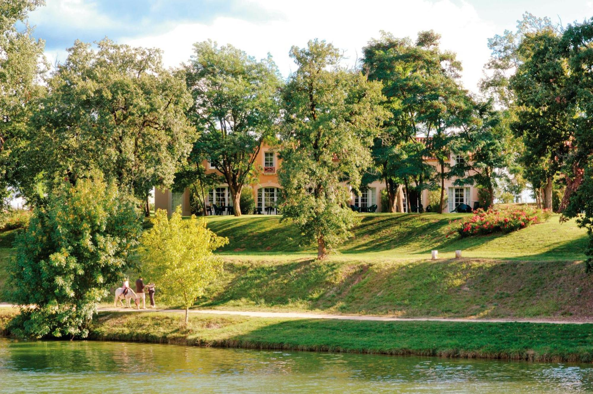 Pierre & Vacances La Residence Du Lac Monflanquin Exterior photo